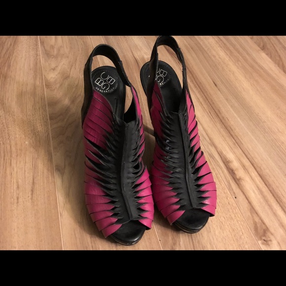 BCBG peep toe block colored heel - Picture 2 of 3